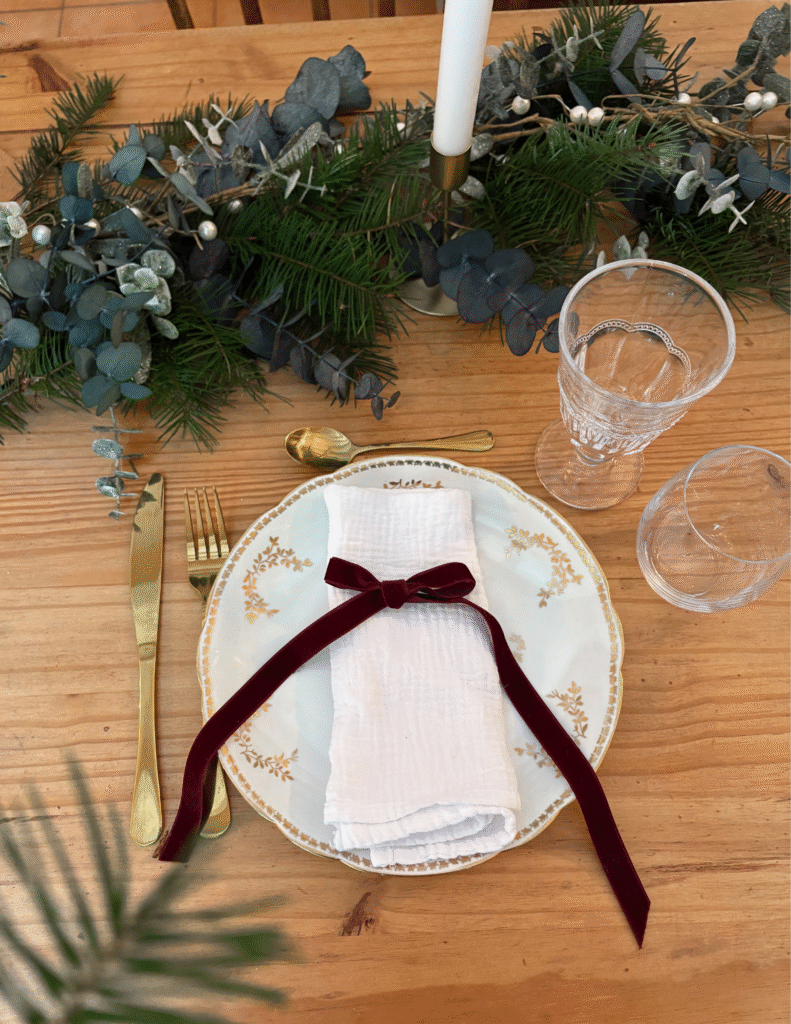 Vaisselle vintage table noël avec noeud en velours 6 Décoration de table Noël